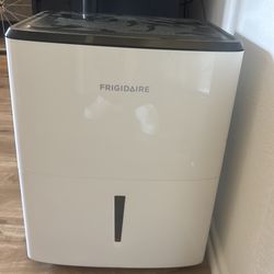 Frigidaire Dehumidifier – Perfect for Apartment / Bedroom