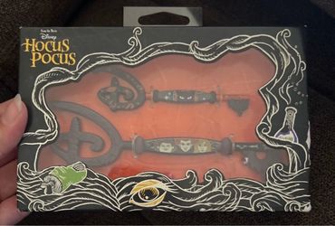 Disney Hocus Pocus Set Of Keys New