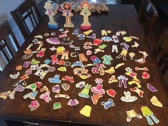 Wood dolls with magnetic clothing