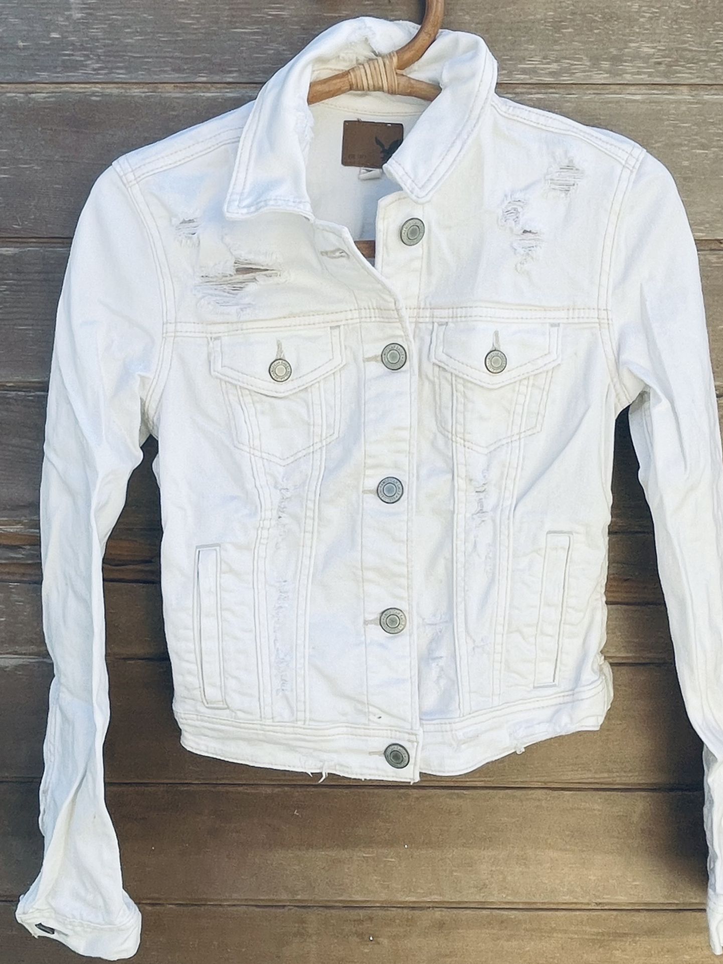 White American eagle denim distressed jacket. E