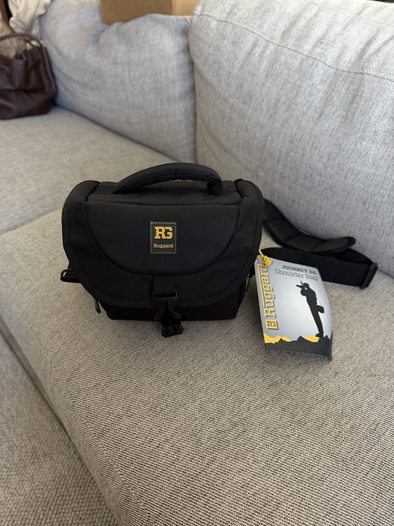 Camera Bag PSB-124B Journey 24 DSLR Shoulder Bag (Black)