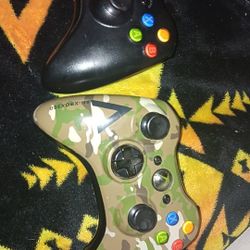 2 Xbox 360 Controllers