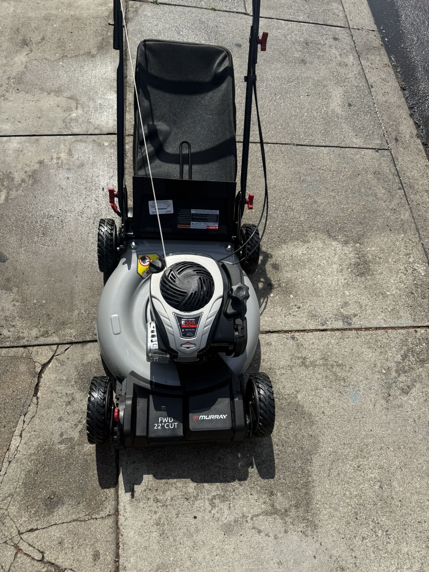 Lawnmower Murray Briggs &stratton engine like newself propelled left size wheel not working As Is $240 firm