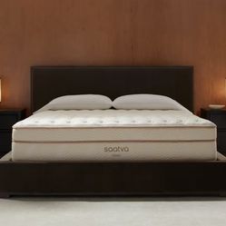Luxurious Queen Saatva Mattress
