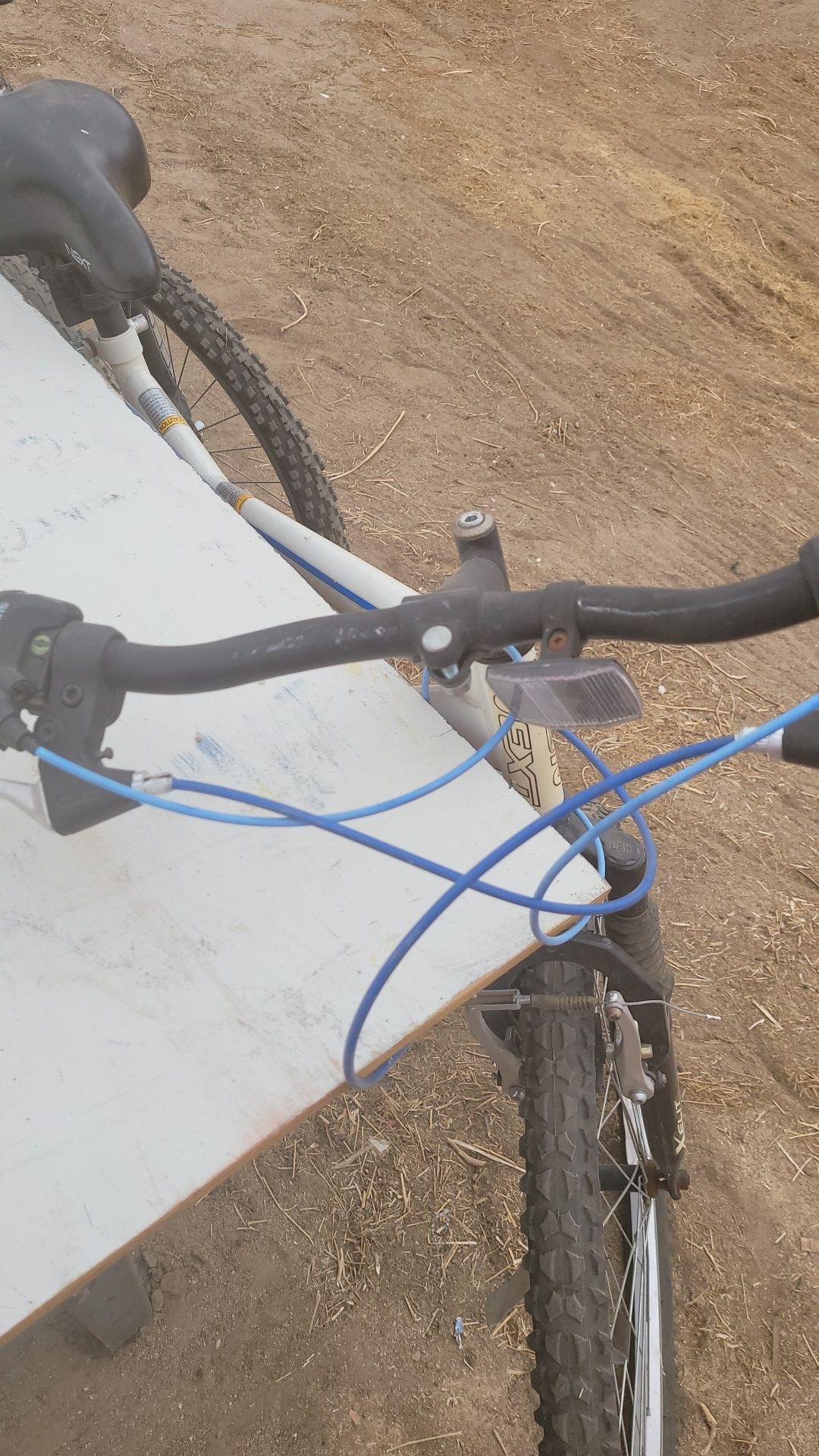3 bikes SCHWINNN needs tires only in good condition