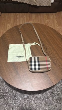 Burberry purse