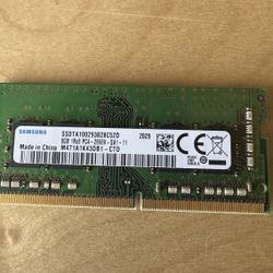 Samsung 8GB DDR4 SO-DIMM laptop memory module (model number M471A1K43DB1-CTD)