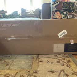LG Ultra Gear 45GR65DC