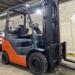 2020 TOYOTA M8 forklift PNEUMATIC TIRE