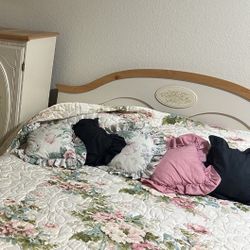 Free Headboard Bed Frame Mattress And Boxspring  White Flowers Floral Girly Vintage 