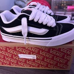 School Knu Vans