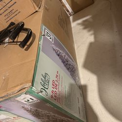 9Ft Albany Flocked Holiday Tree