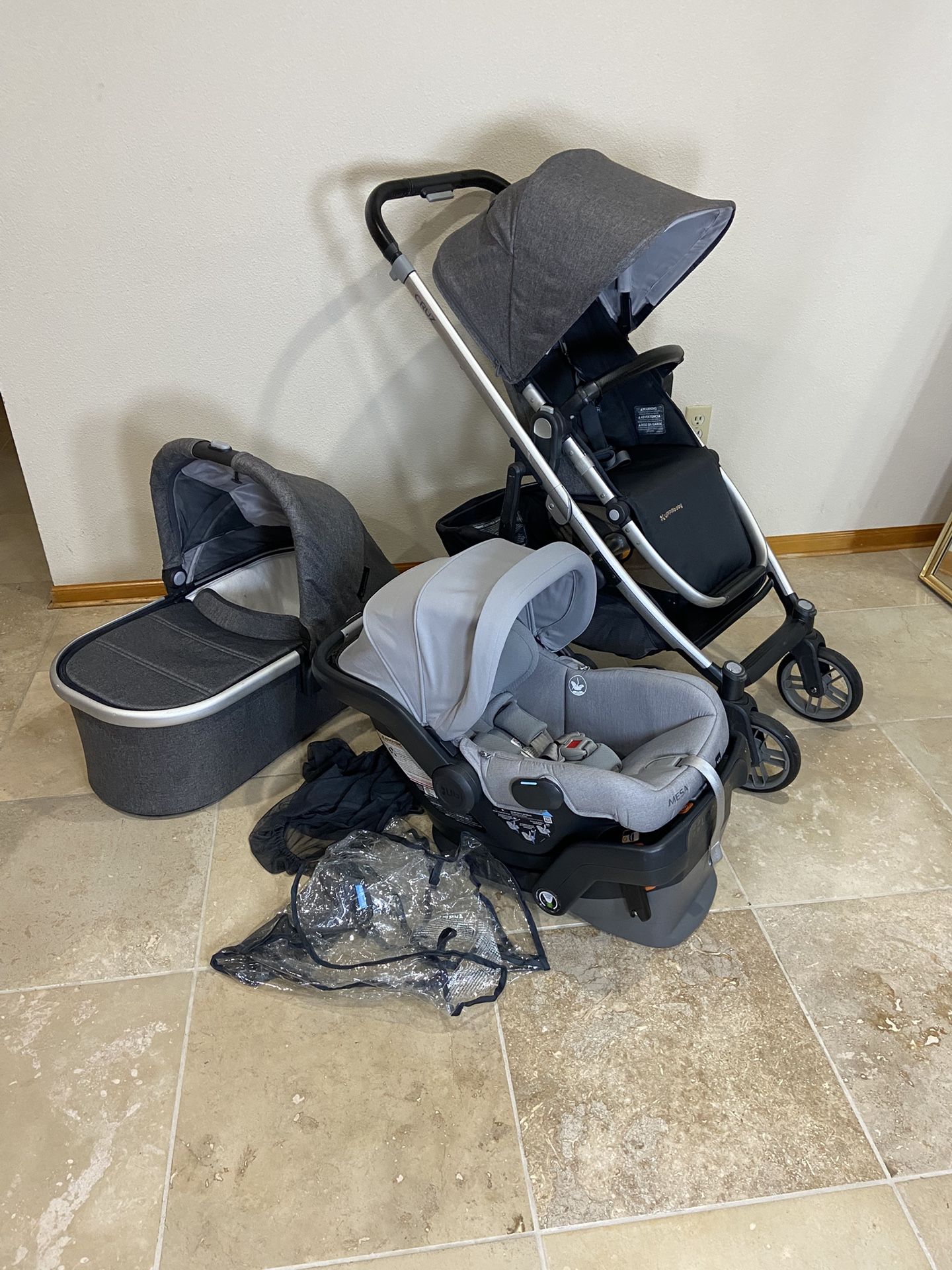 Uppababy Cruz V2 Stroller with Bassinet and Car Seat Grey