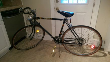 Vintage Aspen 10 Speed Mens Road bike for Sale in North Charleston