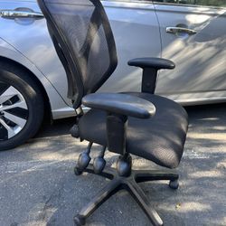 Black Adjustable Office Chair