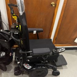 INVACARE POWER WHEEL CHAIR