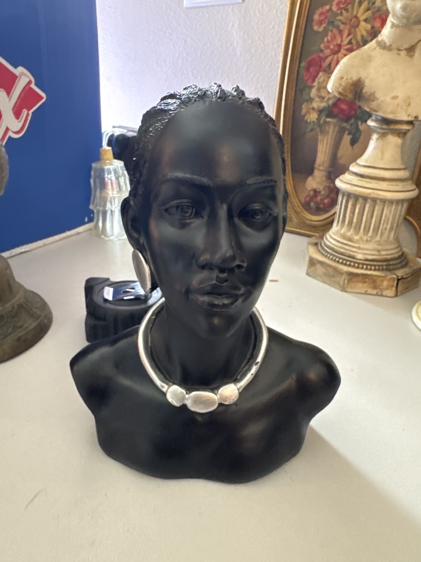 🖤 Elegant African Woman Bust Sculpture – Modern Ethnic Decor