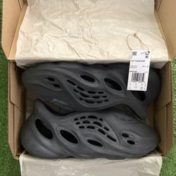 Yeezy Foam Runner Onyx Size 9