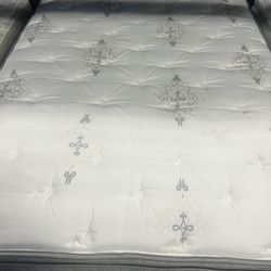 Double-Sided 🌟💜QUEEN 🌟💜MATTRESS AND 🌟💜BOX SPRING 