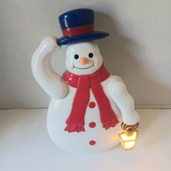 Mr. Christmas animated light up moving hat tipping snowman door / wall decor. Tested and works. Scensored. Battery operated.

Snow man rocks back and 