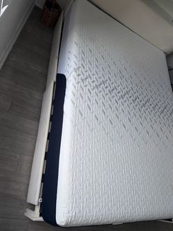 Nectar Classic 12” Full Mattress – Excellent Condition + Protector