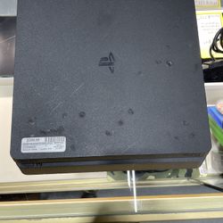 PlayStation 4 Console 500GB with controller 