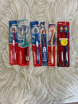 8 Tooth Brushes - Brand Mew