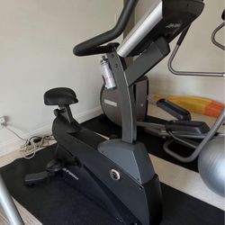 LifeFitness C1 Upright Bike 