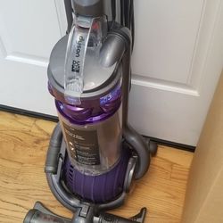 NEW cond DYSON ANIMAL DC25 VACUUM WITH COMPLETE ATTACHMENTS. , WORKS EXCELLENT. , AMAZING POWER SUCTION  , IN THE BOX 