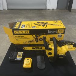 DeWalt 20V MAX 12in. Cordless Chainsaw Kit with Battery & Charger