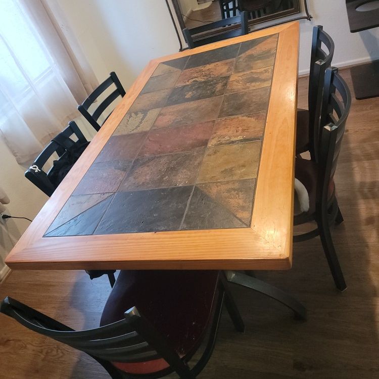 Dinning room Table And Chairs 