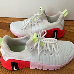 Women’s Nike size 7