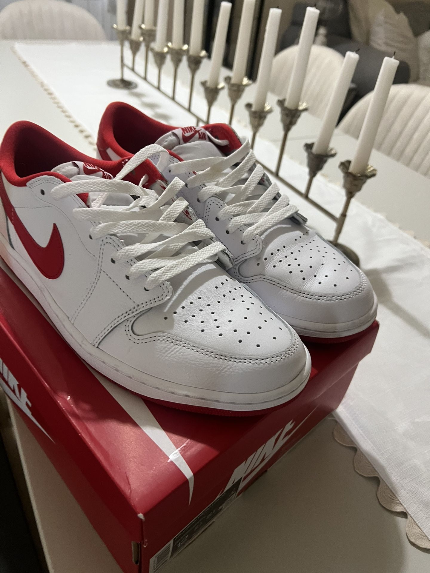 Air Jordan 1 Low OG White/University Red.