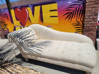 Couch:off-white