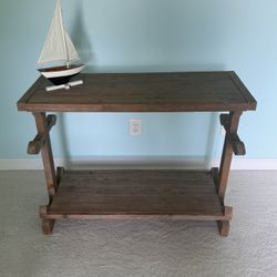 Accent/Entry Table 