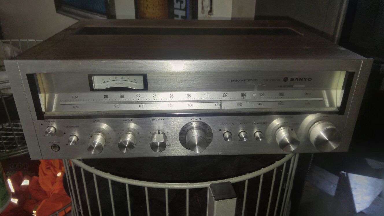 Sanyo JCX 2100K stereo receiver