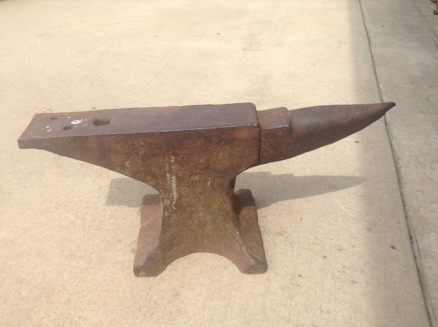 1826 M & H Armitage Mouse Hole Anvil 125 pounds