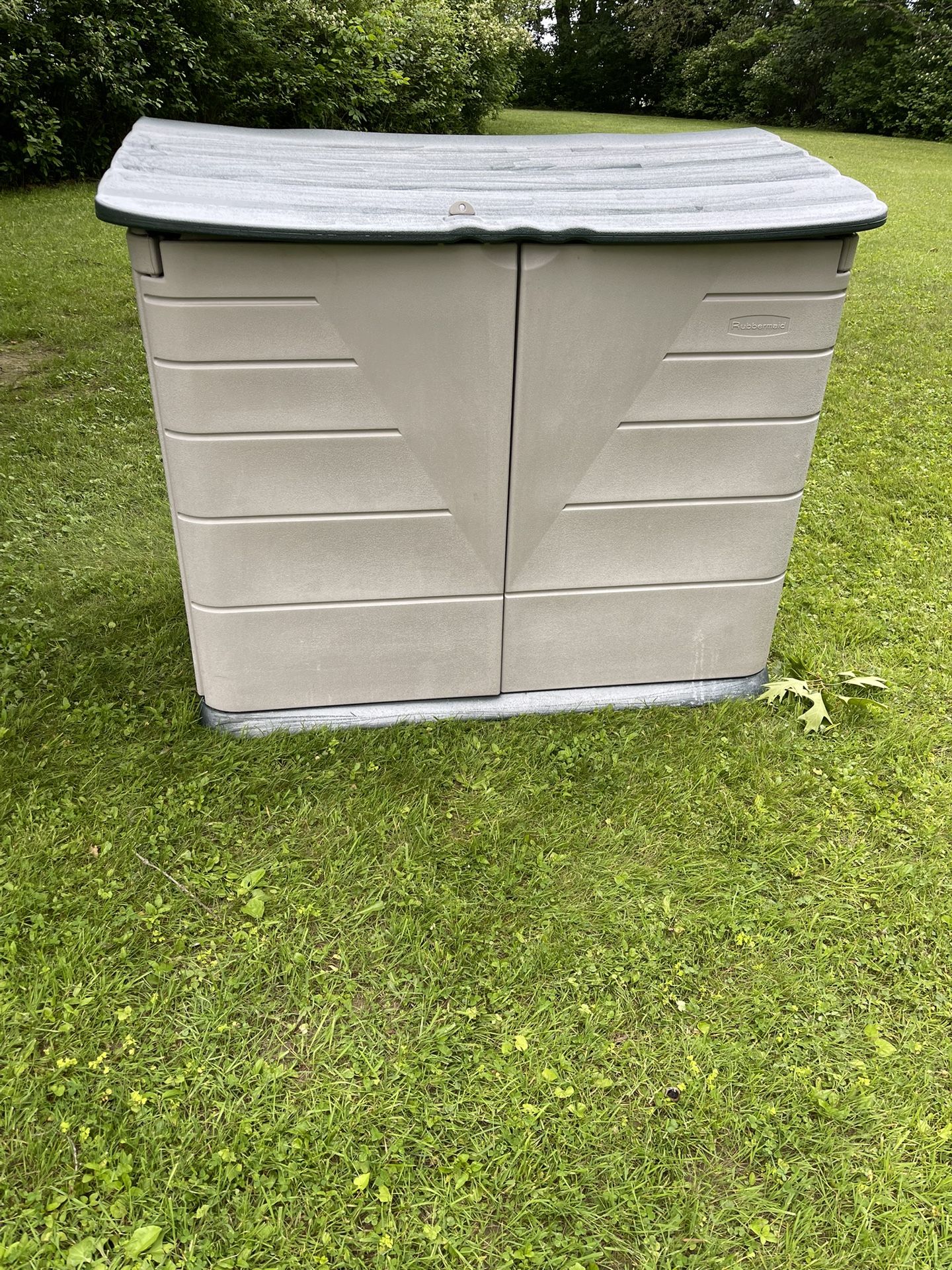 RUBBERMAID STORAGE SHED L 56" X W 30" X HT 48"