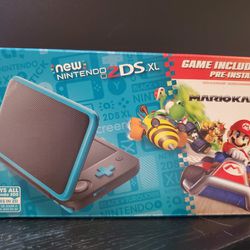 Mint Nintendo 2ds xl with Mario Cart 7