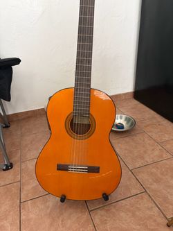 Yamaha cg102 classical guitar