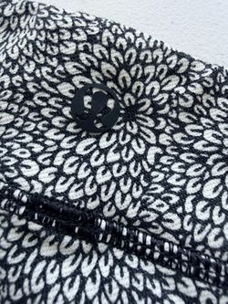 Lululemon Black and White Patterned Skirt