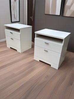 2 WHITE NIGHTSTANDS