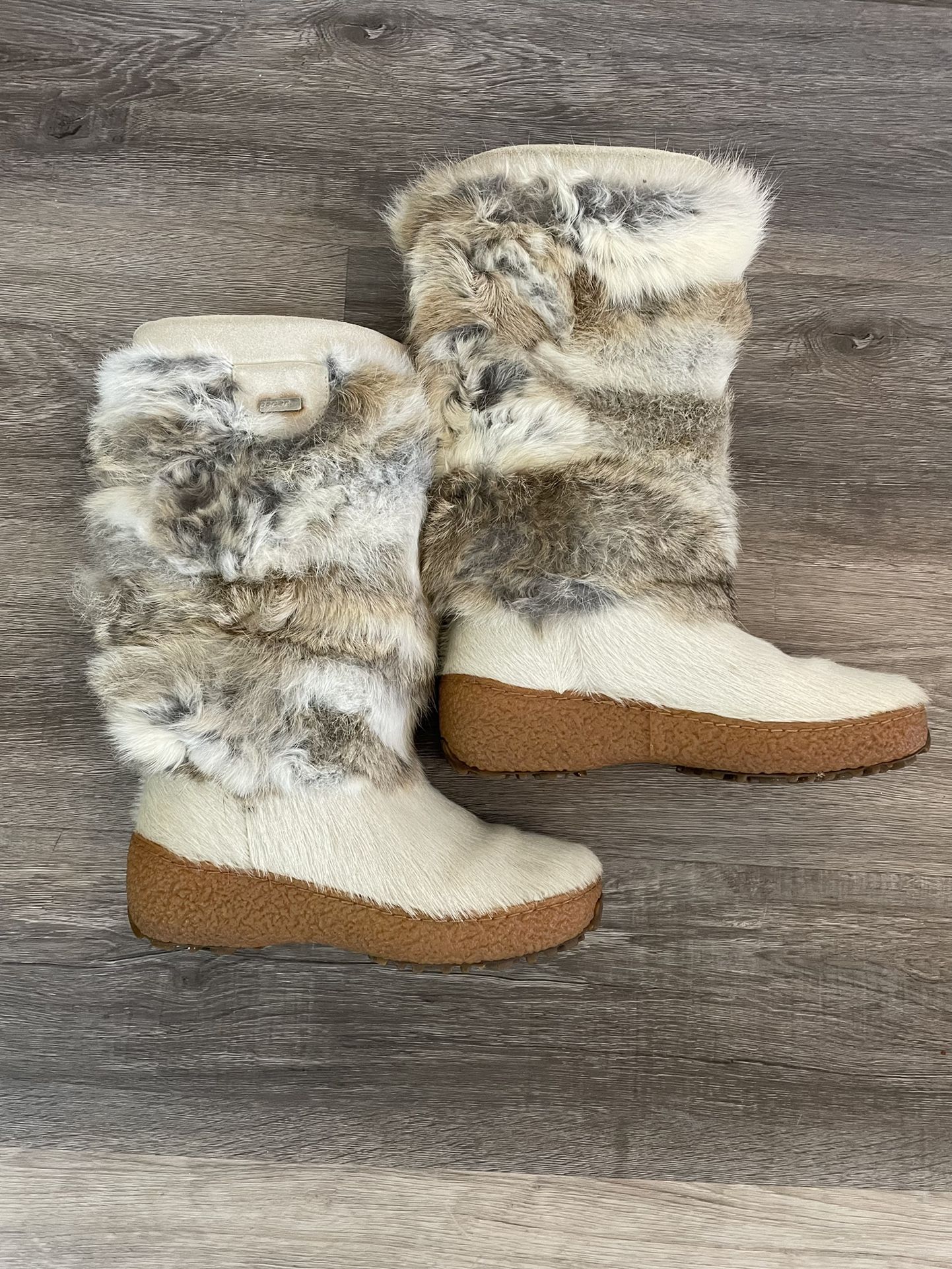 Women Wool-Lined Fox Fur And Calfskin Boots