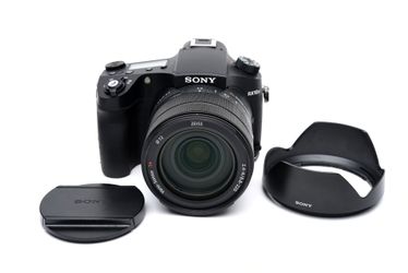 Sony RX10III 24-600mm Digital camera 20mp