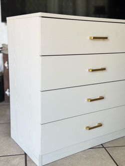White 4 drawer dresser