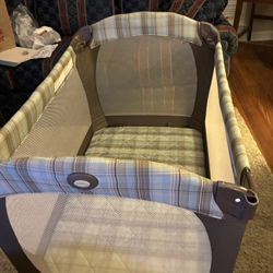 Graco Portable Crib Including Newborn Bed