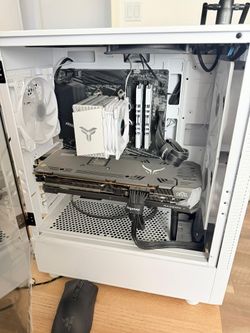 Selling gaming pc and monitor