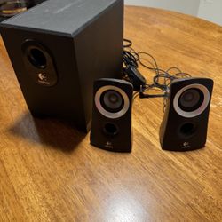 ***Must Go!***Logitech Speaker