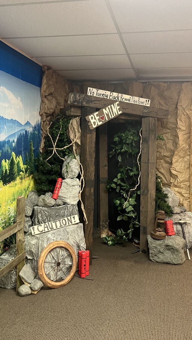 22 Fake Rock Stage Props