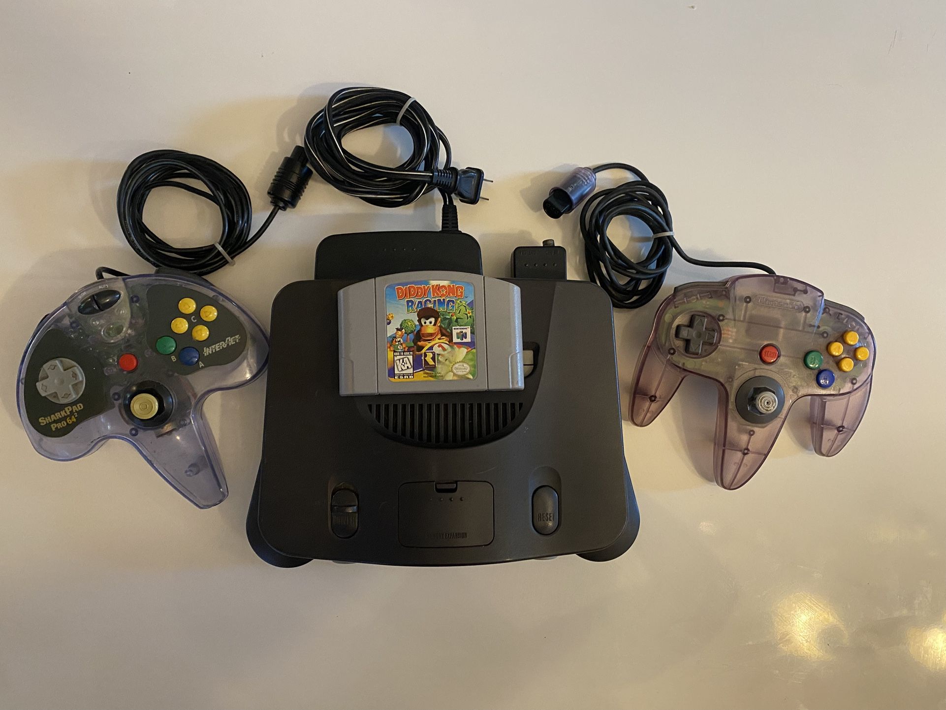 Nintendo 64 + 1 Game + 2 Controllers